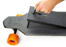 電動スケートボードのバッテリーはどれくらいもつのか？また交換可能な 